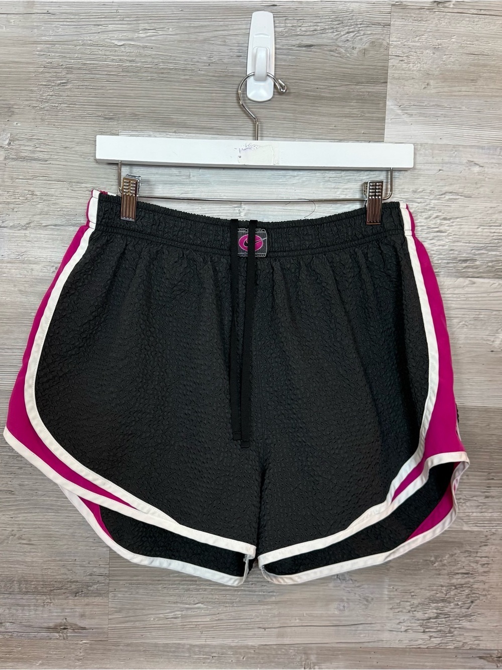 Nike Women’s Icon Clash Textured Tempo Running Shorts Black Pink XL